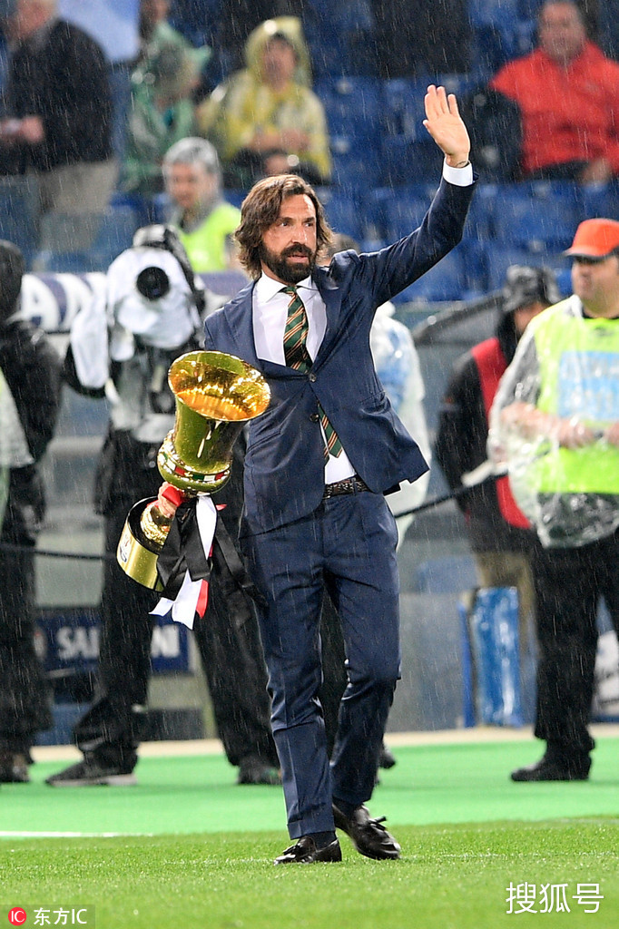 爱游戏APP-莎拉波娃迎来十五赛季出色发挥，拜仁观众热烈欢呼！赛场气氛高涨(莎拉波娃剪影)