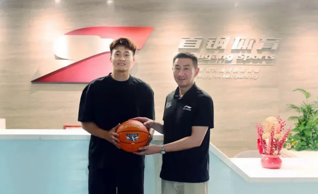 爱游戏APP-关于赛前突围战来临，北京首钢围绕欧篮联回应争议，底气十足，资深球员宣示担当的信息