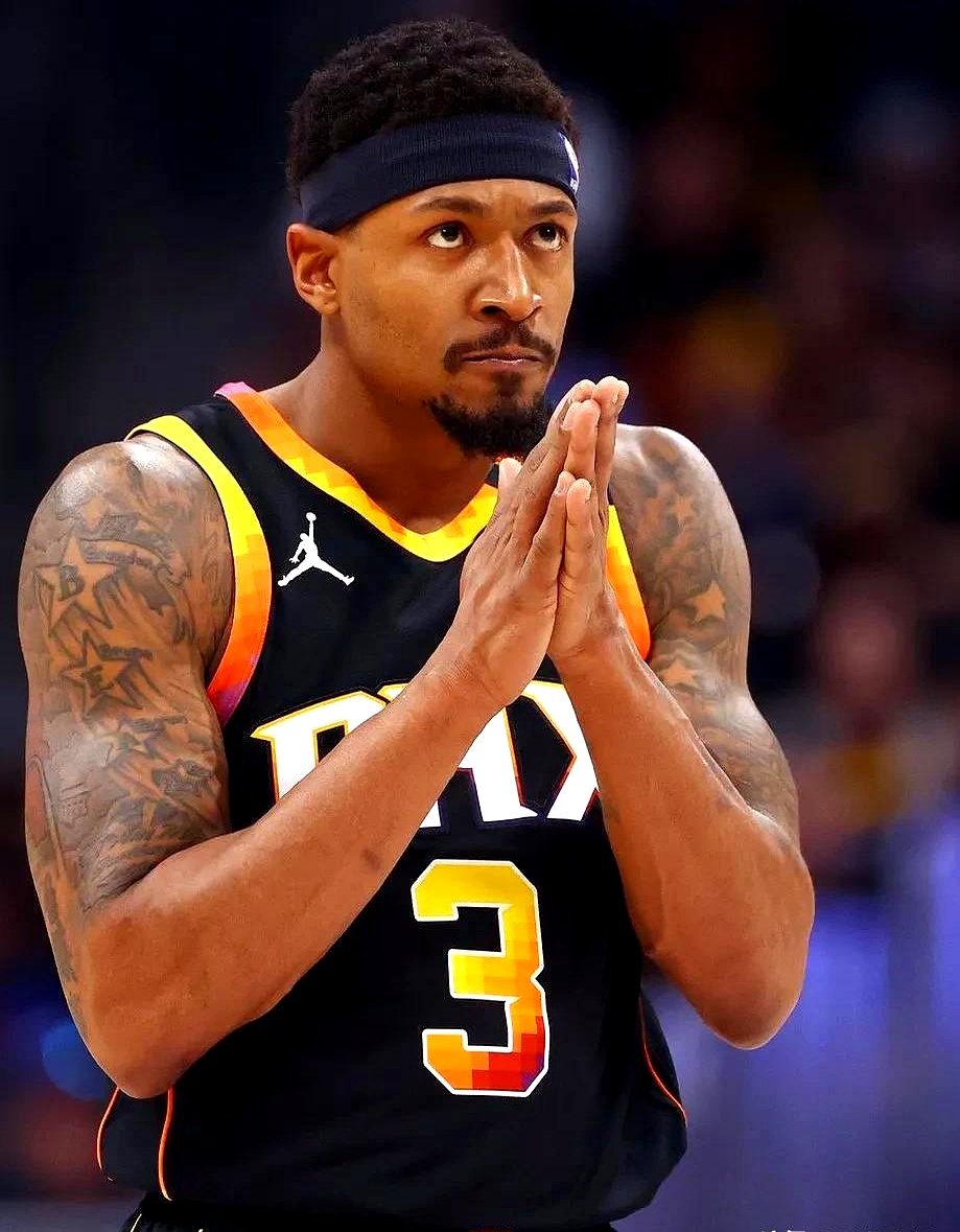 体育赛事-菲尼克斯太阳集结日内部沟通，志在国王杯名次提升，态度坚定，身体对抗强度拉满的简单介绍